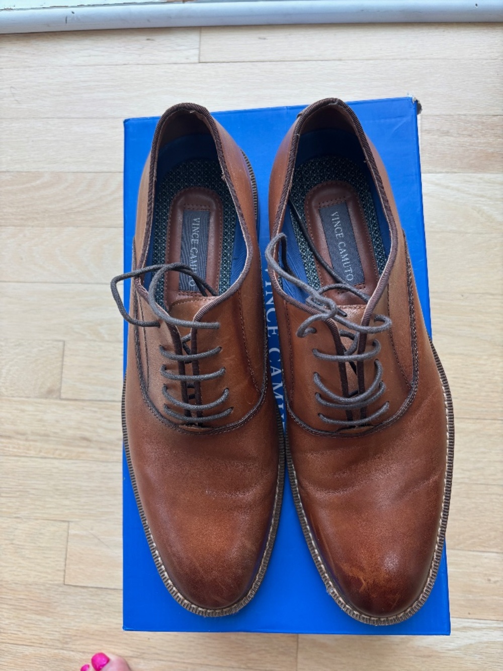 Vince Camuto Vy-Lamson Oxford Cognac Brown Leather Cap Top